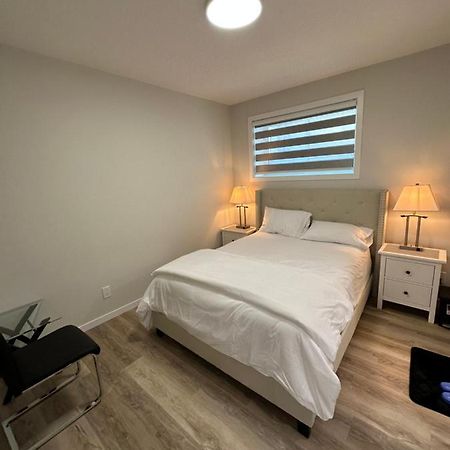 2 Bedroom 2 Washrooms Brand New Beautiful & Cozy Suite YYC Exterior photo