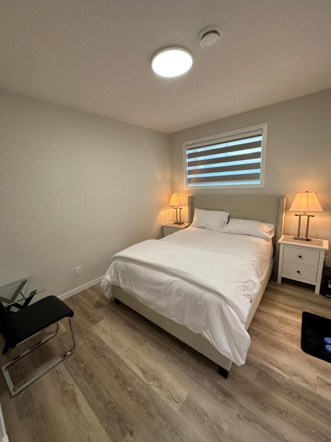 2 Bedroom 2 Washrooms Brand New Beautiful & Cozy Suite YYC Exterior photo