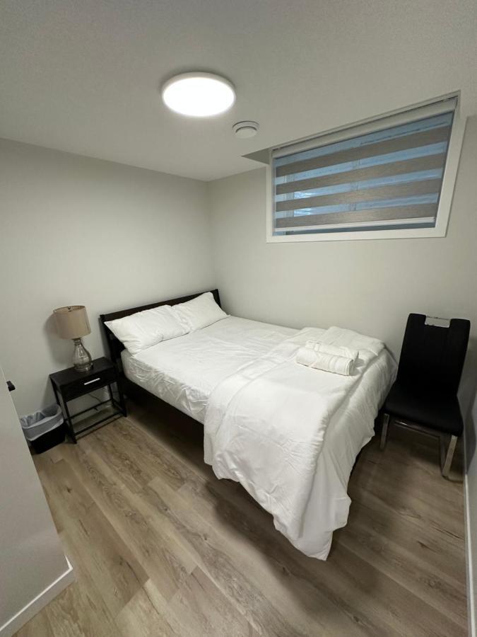 2 Bedroom 2 Washrooms Brand New Beautiful & Cozy Suite YYC Exterior photo