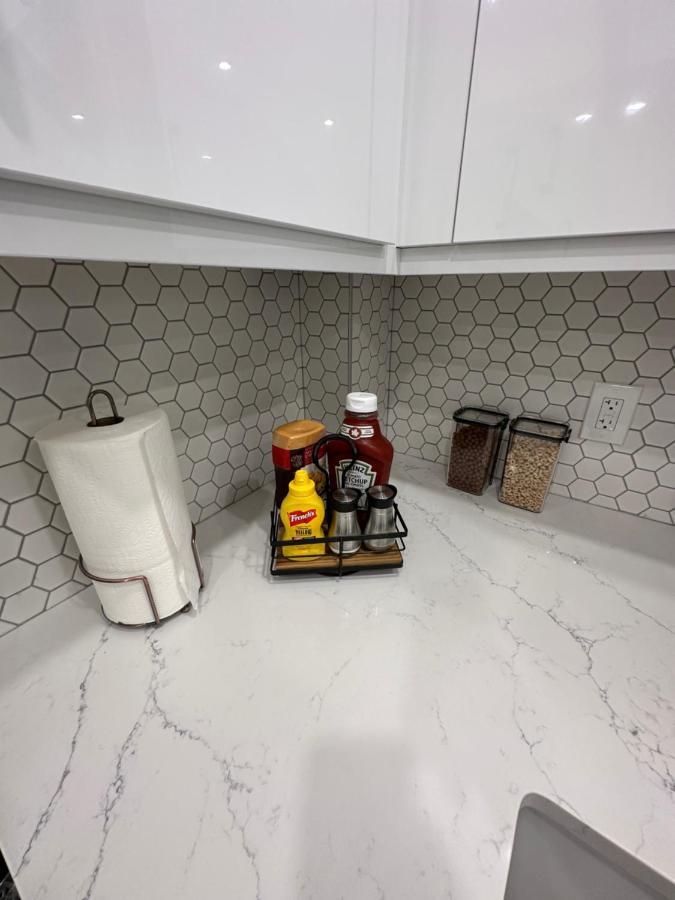 2 Bedroom 2 Washrooms Brand New Beautiful & Cozy Suite YYC Exterior photo
