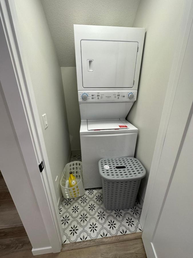 2 Bedroom 2 Washrooms Brand New Beautiful & Cozy Suite YYC Exterior photo
