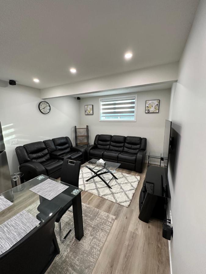 2 Bedroom 2 Washrooms Brand New Beautiful & Cozy Suite YYC Exterior photo