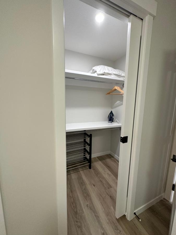 2 Bedroom 2 Washrooms Brand New Beautiful & Cozy Suite YYC Exterior photo