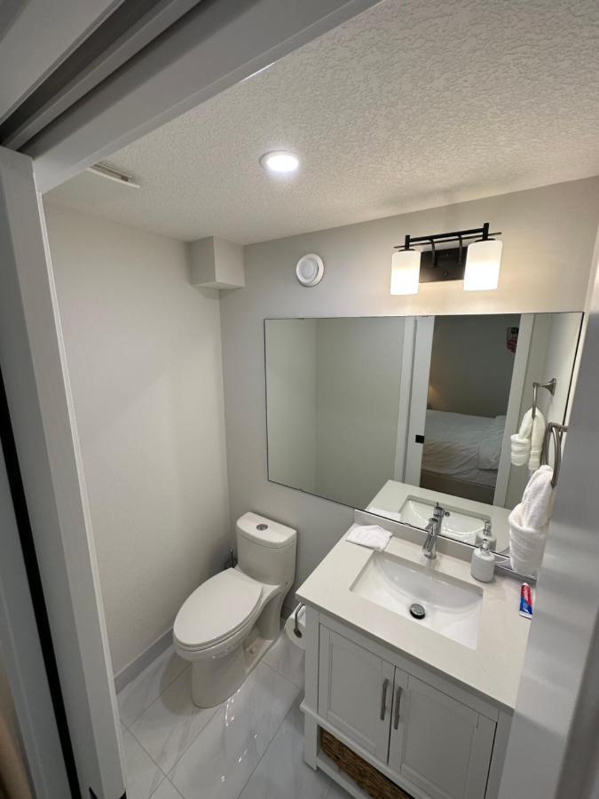 2 Bedroom 2 Washrooms Brand New Beautiful & Cozy Suite YYC Exterior photo